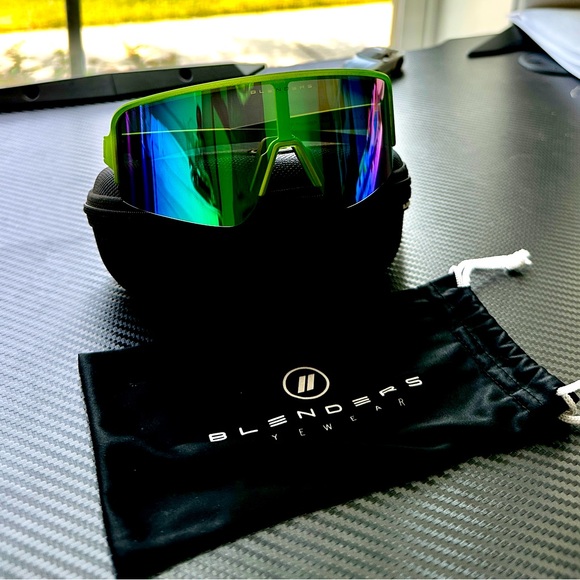 Blenders Eyewear Breaker Point Limited Edition - Picture 3 of 3